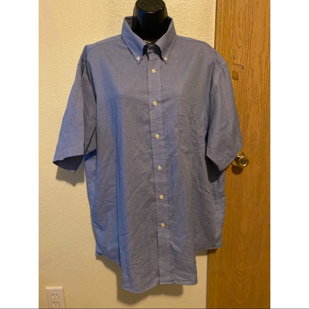 Roundtree and Yorke button up short sleeve shirt
